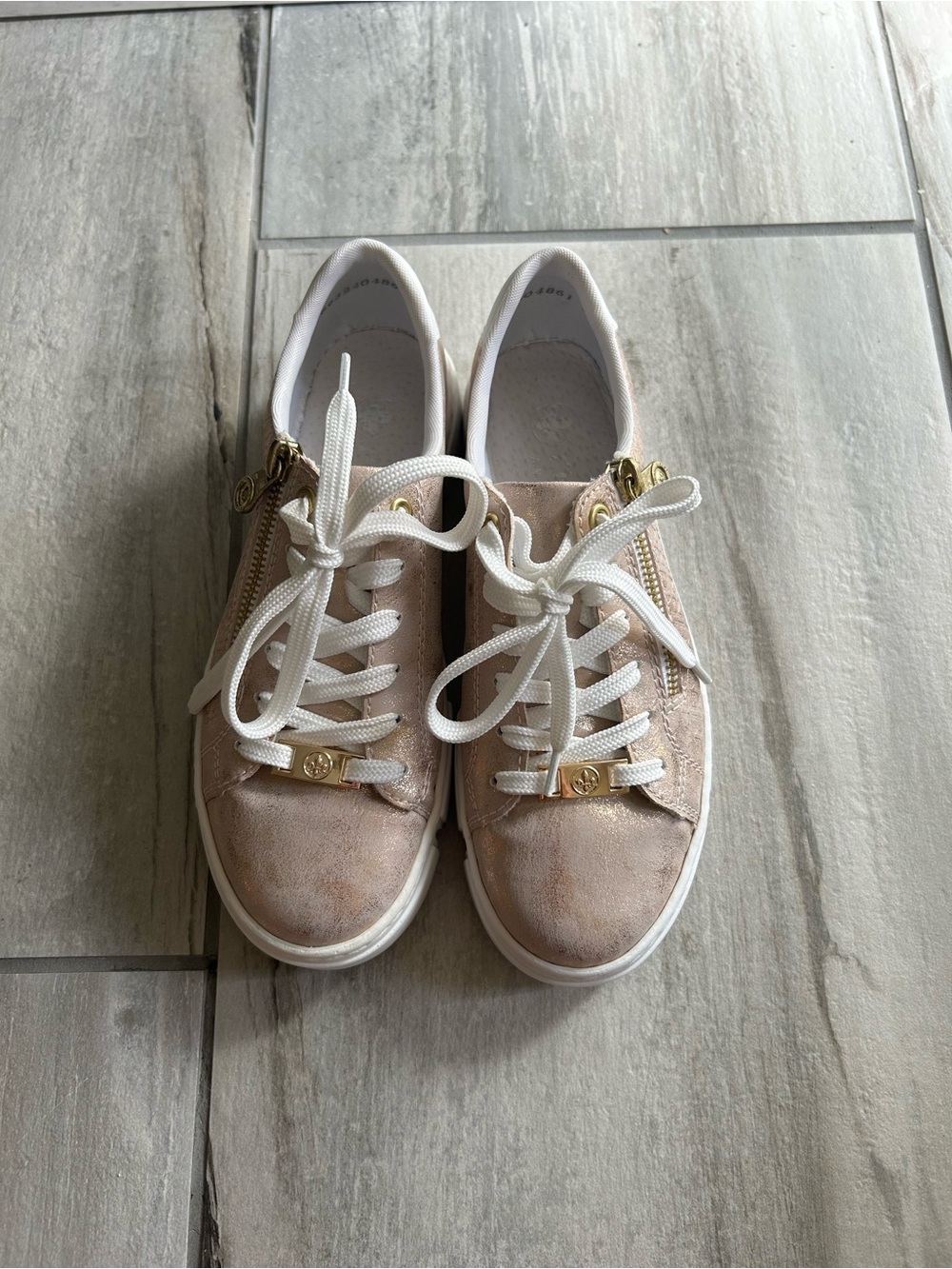 Women's leather Zip-Accent Casual Sneakers